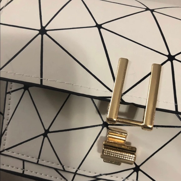 Abstract white small crossbody bag - Picture 4 of 6